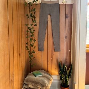 Leggings bio: I am the type to keep you toasty warm in the bitter winter months!